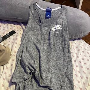 nike tanktop